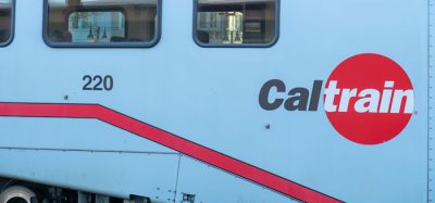 机车上加州铁路公司标志的特写
