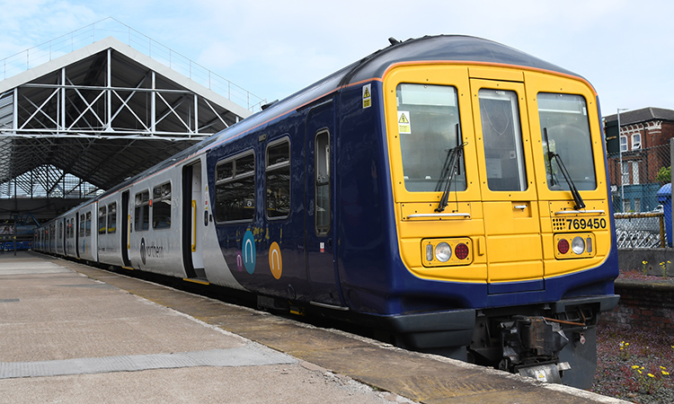 北方公司在网络上引入了8列双模769级列车
