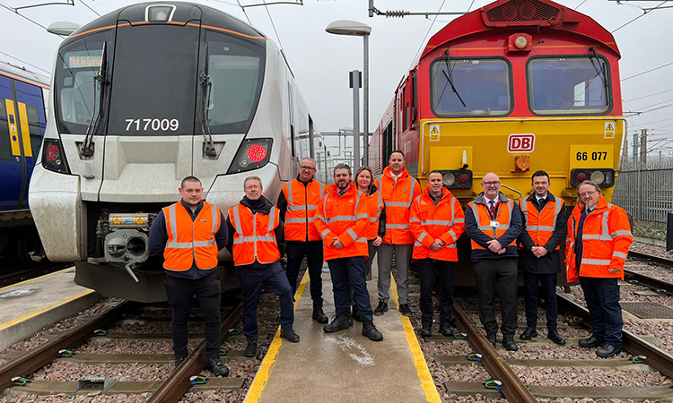 GTR的大北方员工与货运运营商DB Cargo UK会面,分享其数字信号的专业知识