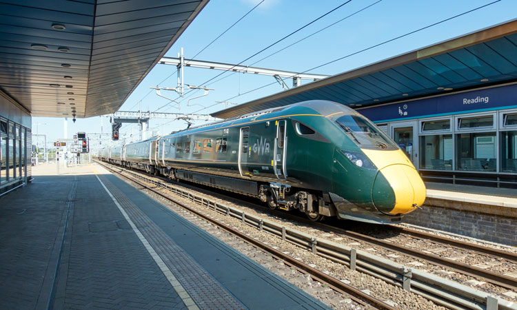 英国铁路行业和日立铁路公司同意服务恢复计划