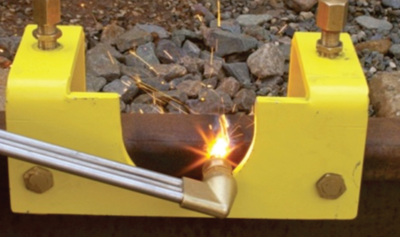 Figure 1: Oxy-fuel gas cutting of the excavation 图1:掘进的氧燃料气割