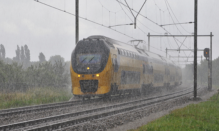 荷兰NS列车在Bunnik的秋雨之旅(荷兰)
