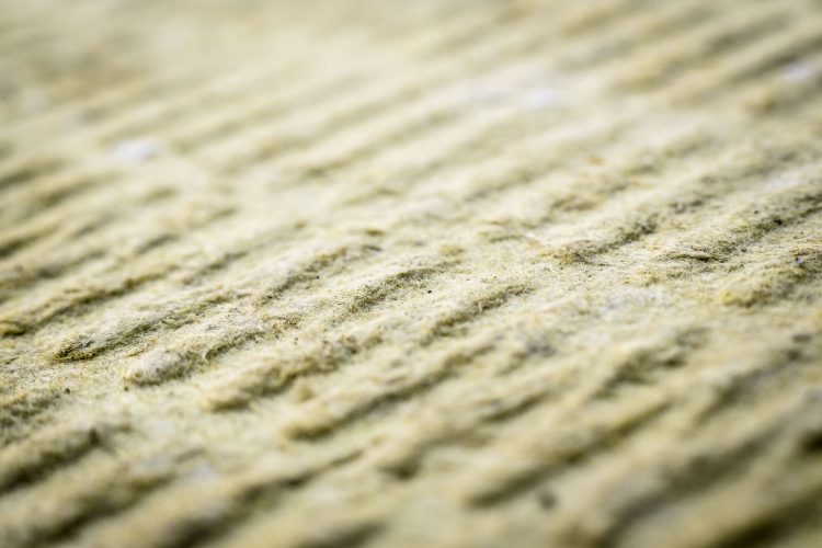 石羊毛是由天然岩石纺成的羊毛