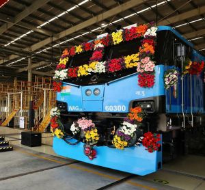 艾尔stom_Delivers_300th_Electric_Locomotive_Indian_Railways (1)