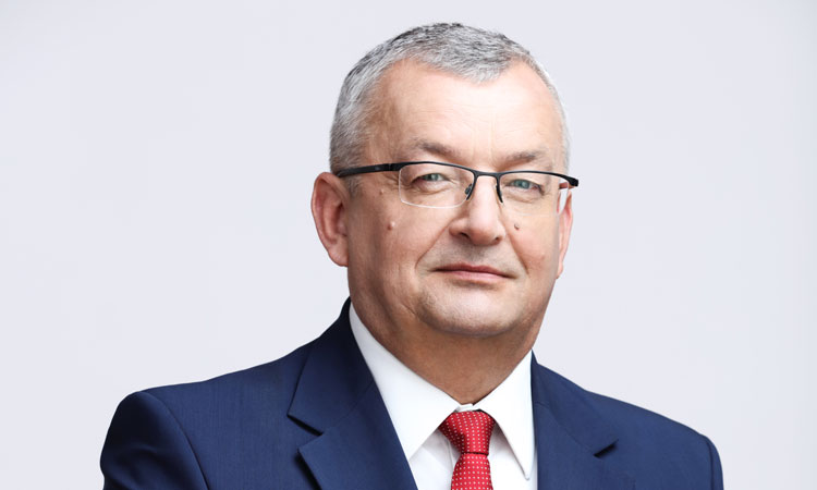 波兰基础设施部长安杰伊·亚当奇克