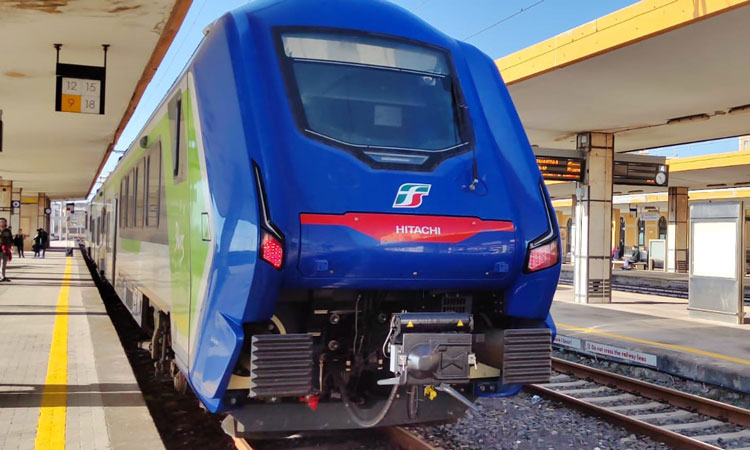 日立铁路公司为意大利铁路建造的蓝色列车