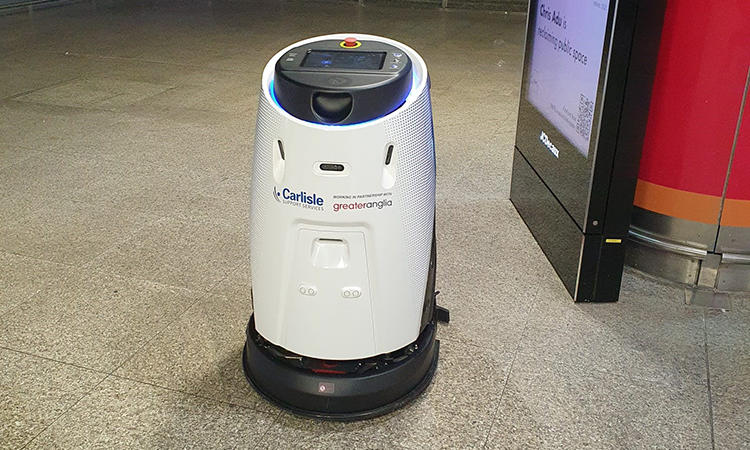 大盎格拉亚投资于斯坦斯特机场火车站的清洁机器人