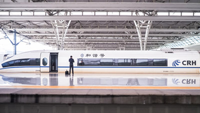 中国铁路总公司(CRC)授予一份合同，向庞巴迪四方(青岛)运输有限公司(BST)合资企业提供80节高速卧铺列车车厢。
