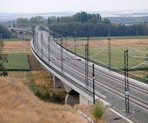 开发可持续西班牙高速铁路网络