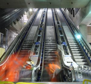 伊利沙伯线车站已安装超过1.5公里的自动扶梯