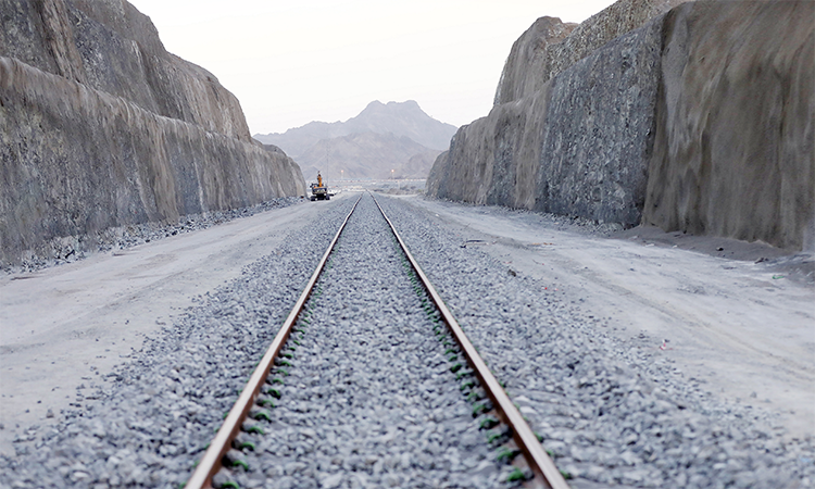阿提哈德铁路公司完成沙迦和拉斯阿勒哈马干线的铺设工程
