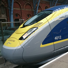 欧洲之星推出了新的光滑的e320列车