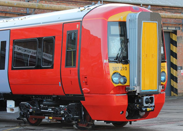 第一个新的Gatwick Express Class 387/2 EMU进入服务