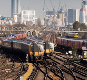 英国政府结束铁路特许经营，以连接碎片化网络
