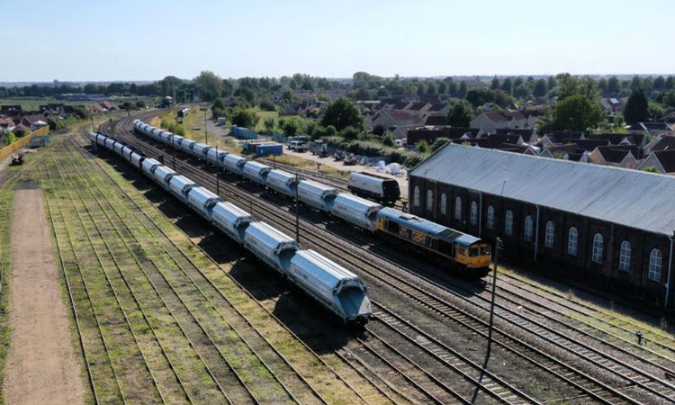 尽管英国经济前景不明朗，但英国铁路货运公司宣布了新的投资