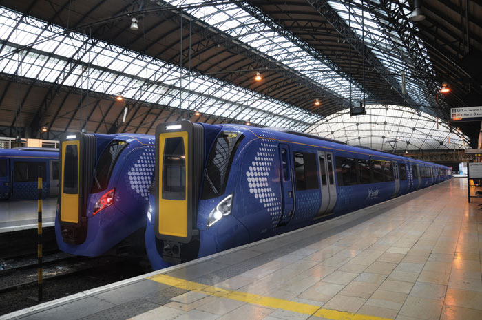 苏格兰乘客的速度更快，更长，更环保的火车