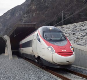 乘客服务开始通过Gotthard基隧道跑步
