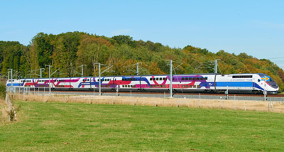 法国高速列车在斯特拉斯堡附近试运行时脱轨