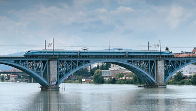 SŽ致力于提供现代、有效和有竞争力的铁路运输