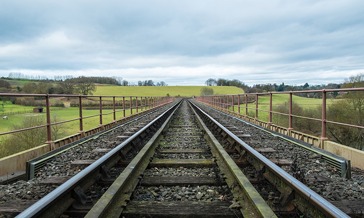 为确保英国铁路项目SPEED的成功，提出了五个关键“问题”