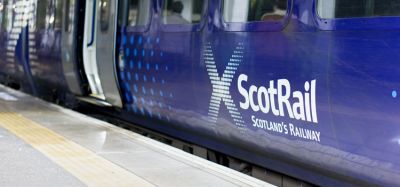火车上的ScotRail标志