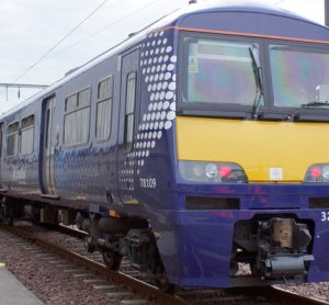 ScotRail首次公开了用于跨格拉斯哥服务的翻新320级列车