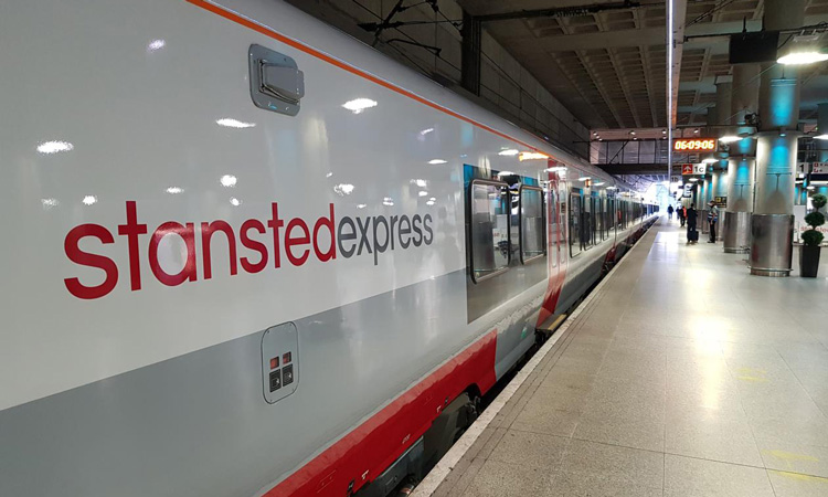 第一列新的斯坦斯特快电动列车开始运行