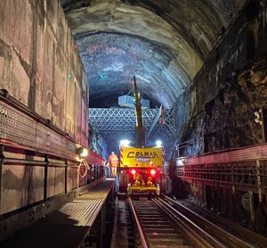 在利物浦高颈隧道内安装“舞池”甲板时的轨道侧视图