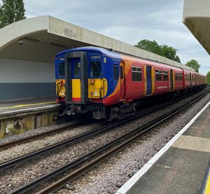 Train at Malden Manor