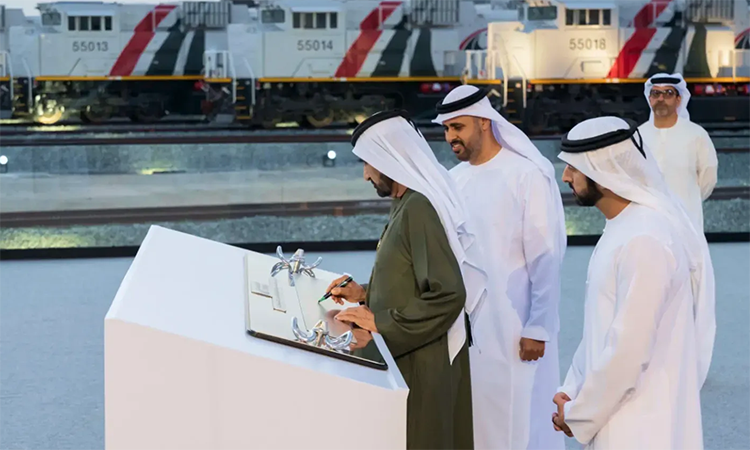 迪拜副总统兼总理兼统治者穆罕默德·本·拉希德宣布阿联酋国家铁路网完工