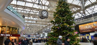 Waterlook火车站的圣诞树