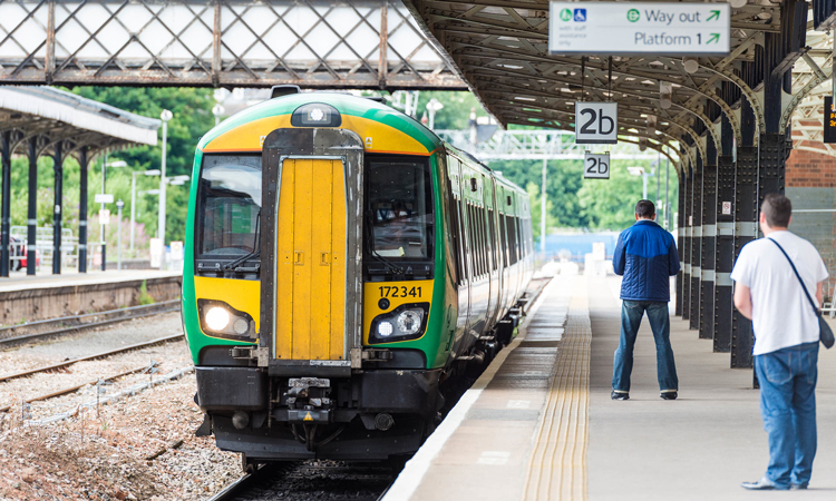 英国政府采取行动改善西米德兰兹火车的服务