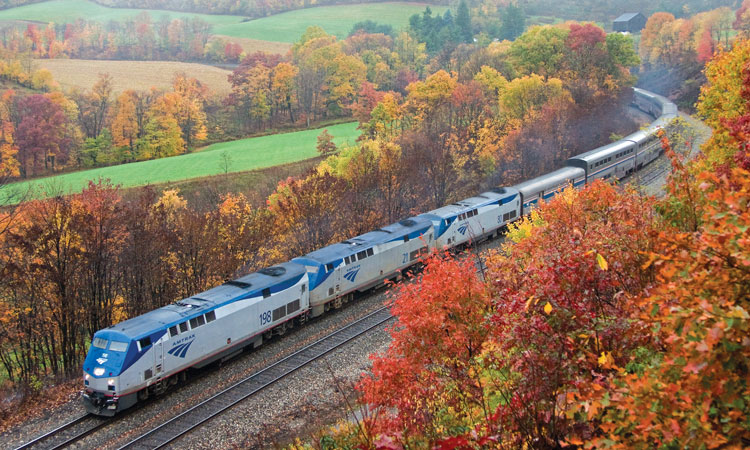 美国铁路公司恢复了12条长途线路的日常服务