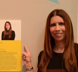 安娜·德尔维奇奥在伦敦交通博物馆被授予牌匾