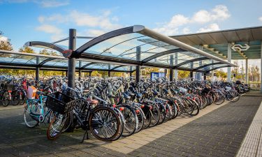 荷兰自行车停车站