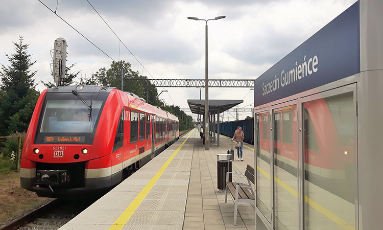 火车抵达波兰的一个车站