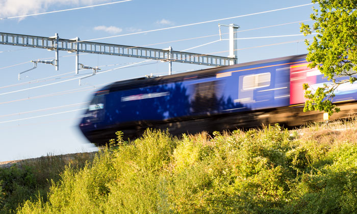 英国大臣承诺到2040年将不再使用纯柴油火车