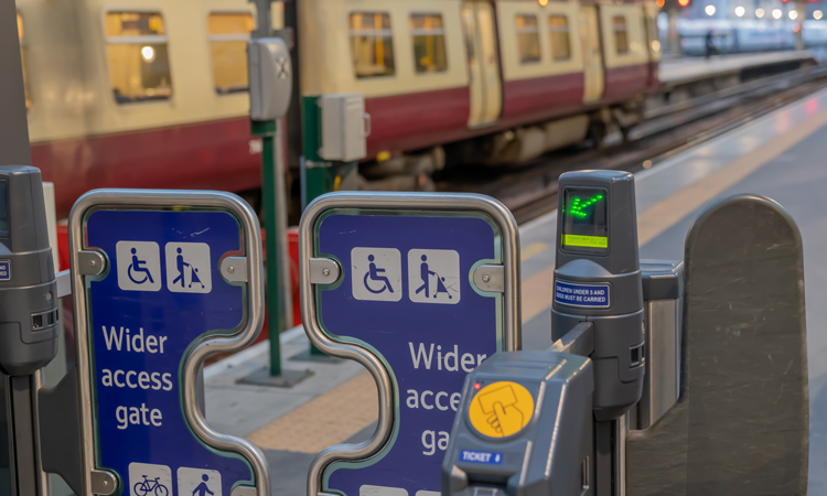 英国铁路站符合3亿英镑，以改善残疾人通道