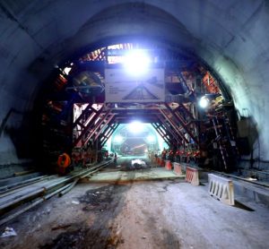 视频:阿提哈德铁路完成了海合会最长铁路隧道的挖掘工作