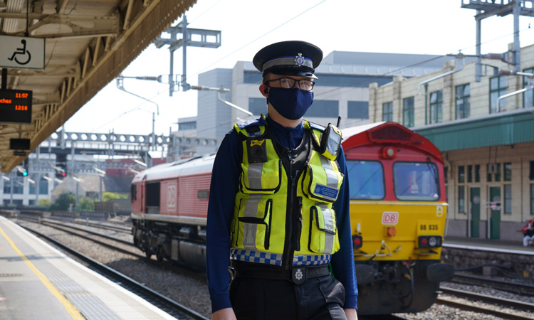 威尔士公共交通工具将强制要求佩戴面罩