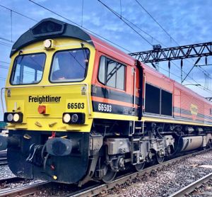 新的775米长的货运列车开始在英国铁路网运行