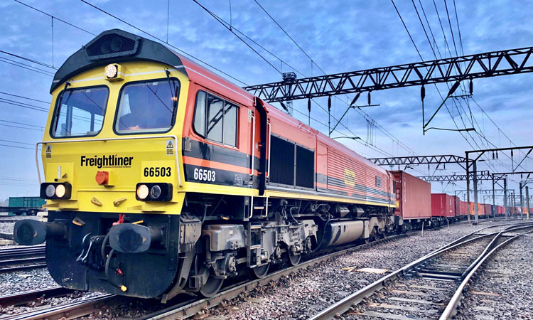 新的775米长的货运列车开始在英国铁路网运行