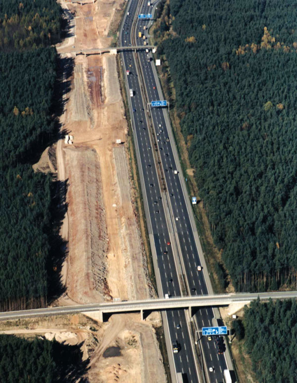 图1:航拍的纽伦堡-因戈尔施塔特新建线路沿着A9高速公路运行