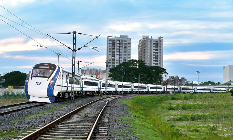 印度铁路客运车厢转向架和轮对的开发