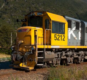 新西兰铁路公司建议延长原木列车将减少更多的卡车上路