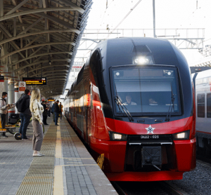 莫斯科中央环岛试运行第一列双层电动列车
