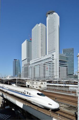 日本高铁系统对基础设施的影响非常显著:名古屋站。
