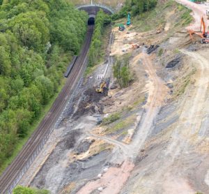 铁路网继续努力防止奇尔特恩干线发生山体滑坡