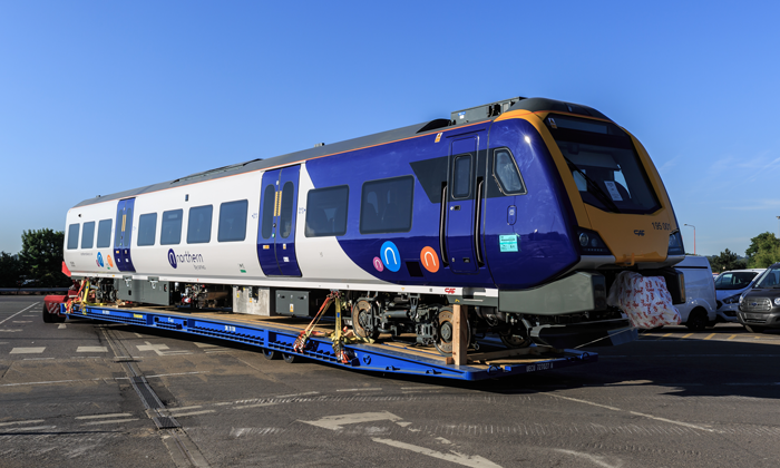 北方航空公司的首列新型98列车抵达英国