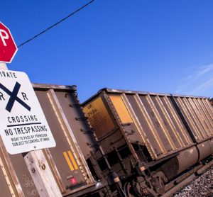 联邦铁路局宣布增加资金打击铁路非法侵入和自杀